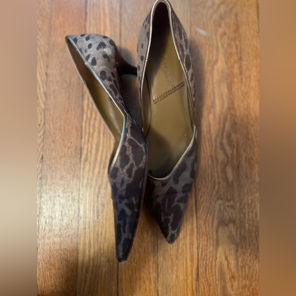 TAHARI, leopard print heels. Size 10